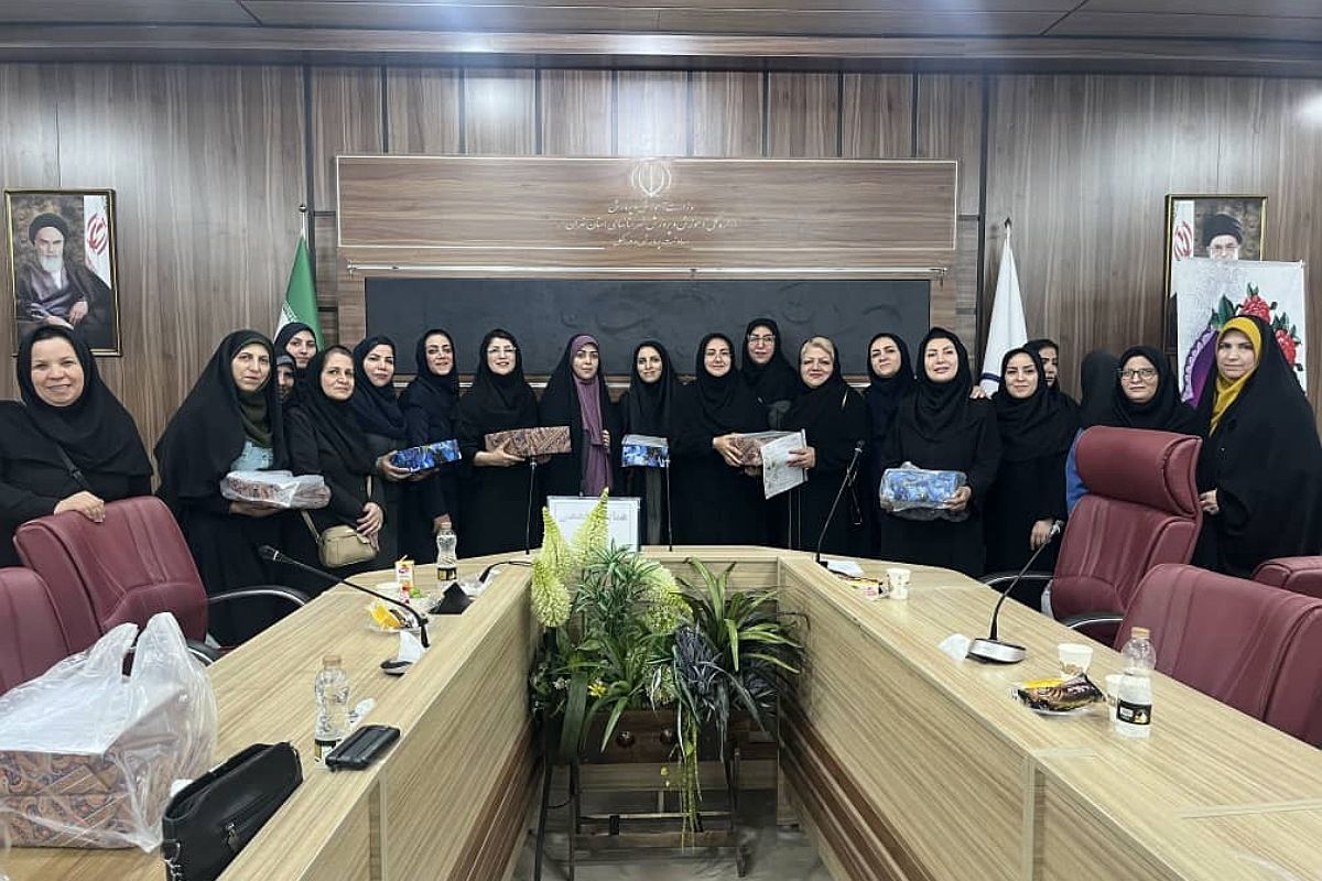 مراسم تجلیل از مشاوران مدارس ملارد در اردوگاه شهید محمد منتظری