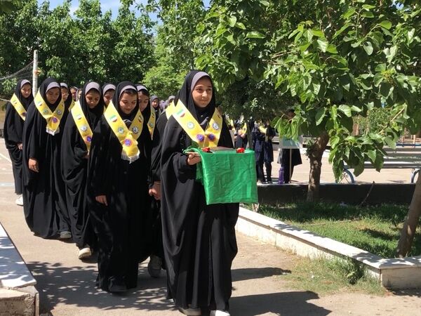 بازدید ارزیاب سازمان دانش‌آموزی کشور از دبیرستان تشکیلاتی المهدی ناحیه ۵ مشهد