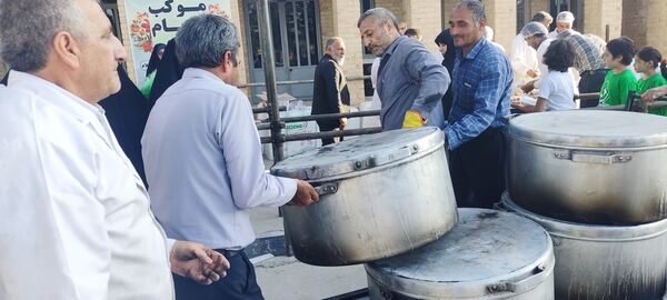 توزیع غذای گرم به‌مناسبت عید سعید غدیر خم در بجنورد