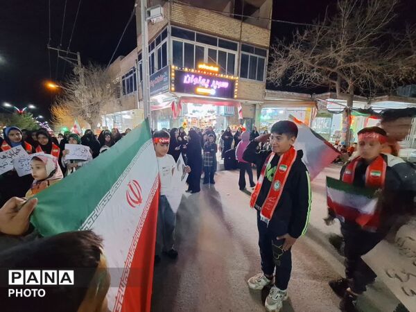 بیعت دانش‌آموزان پیشتاز شهر لایین با رهبر عزیز انقلاب