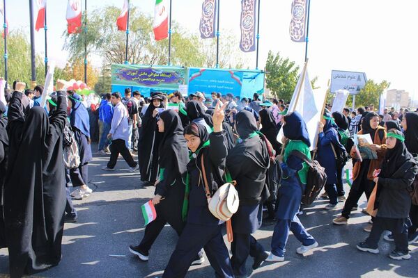 یوم الله سیزده آبان در پردیس