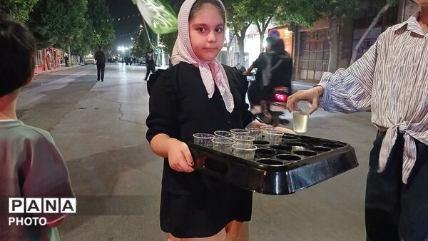امشب نهاوندی ها پرچم ایران را به اهتزاز در آوردند