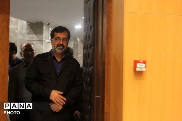 رونمایی از نخستین جلد دانشنامه دفاع مقدس استان قم