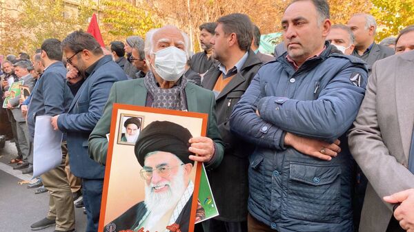 شکوه حضور فرهنگیان مناطق تهران در تشییع شهید گمنام