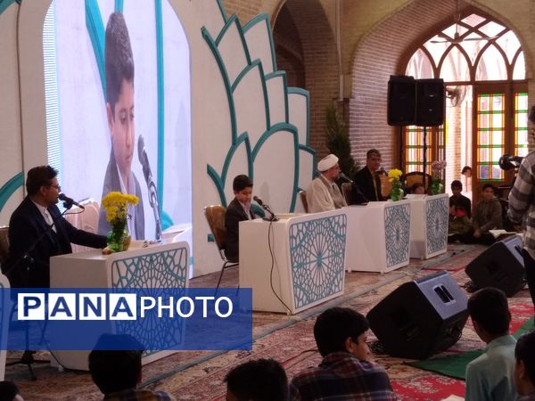 بزرگترین محفل دانش‌آموزی انس با قرآن در شهر یزد 