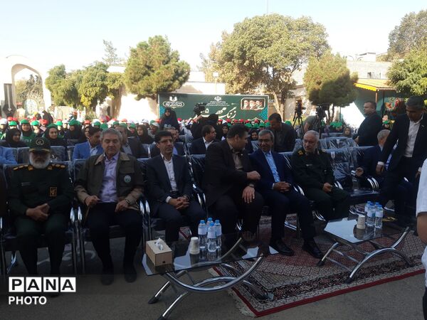 نواختن زنگ مهر در دبیرستان آرمیتا مصلی نژاد