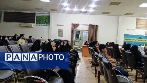 نشست هم‌اندیشی نسل نو با فرماندار شهرستان عنبرآباد