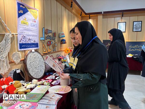 افتتاح «نگارستان فردا» ؛نمایشگاه دست سازه های دانش آموزان دختر شهرستان کاشمر