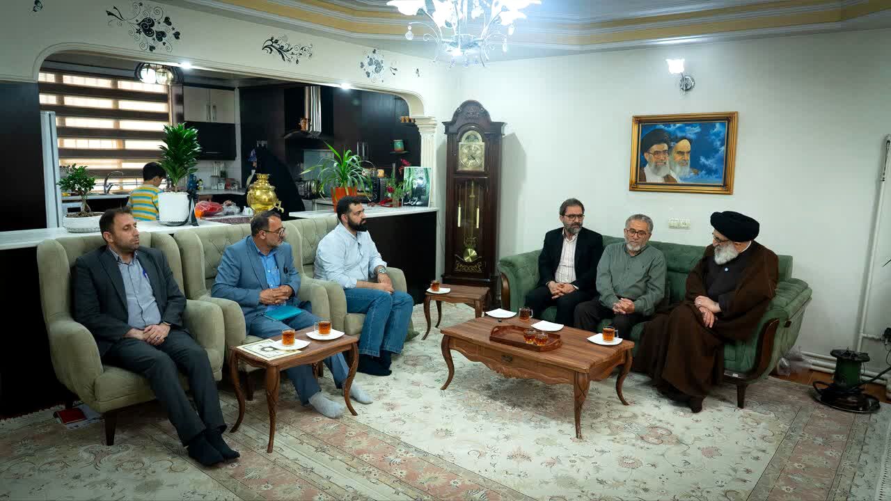 دیدار هفتگی نماینده ولی فقیه در البرز و امام جمعه کرج با خانواده معظم شهدا و ایثارگران