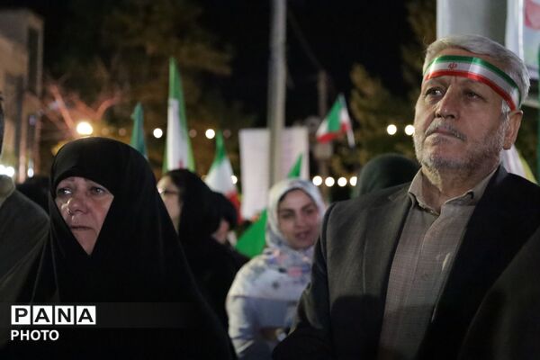 شب پنجاه و هشتم تجمعات مردم کرج در پی فرمان رهبر انقلاب 