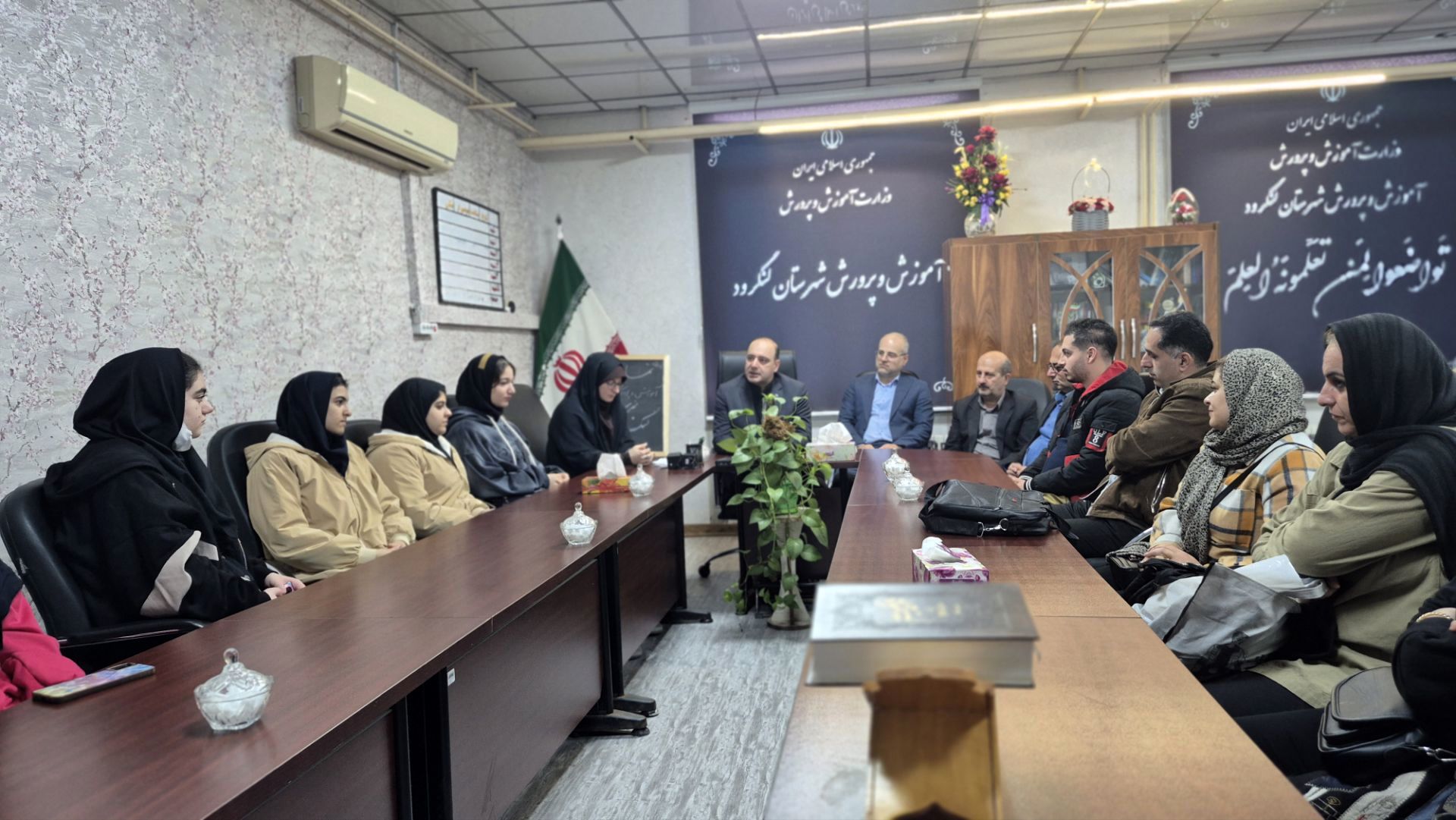 درخشش دختران کتاب‌نوش لنگرود در مسیر همایش کشوری