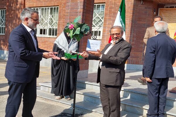 آیین نواختن زنگ استاندارد در هنرستان صدیقه ناظران 