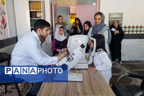 حضور پزشکان خیریه امام حسن عسگری برای غربالگری دانش آموزان دبستان میرشفیعی ها امری جهادی