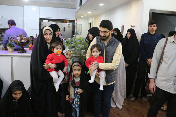 رونمایی از کتاب «بابای قهرمان من» با حضور فرزندان شهدای مدافع حرم