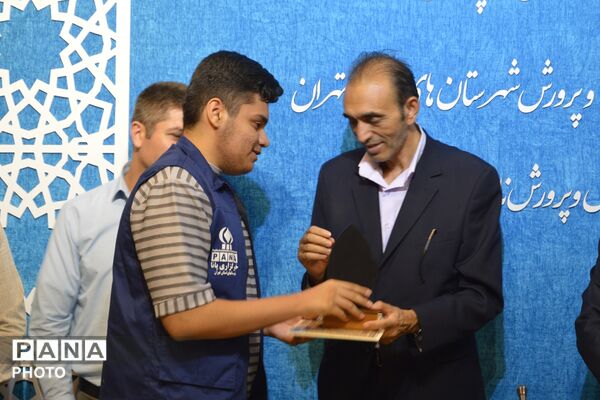 آیین تجلیل از نخبگان پرورشی در بهارستان‌دو