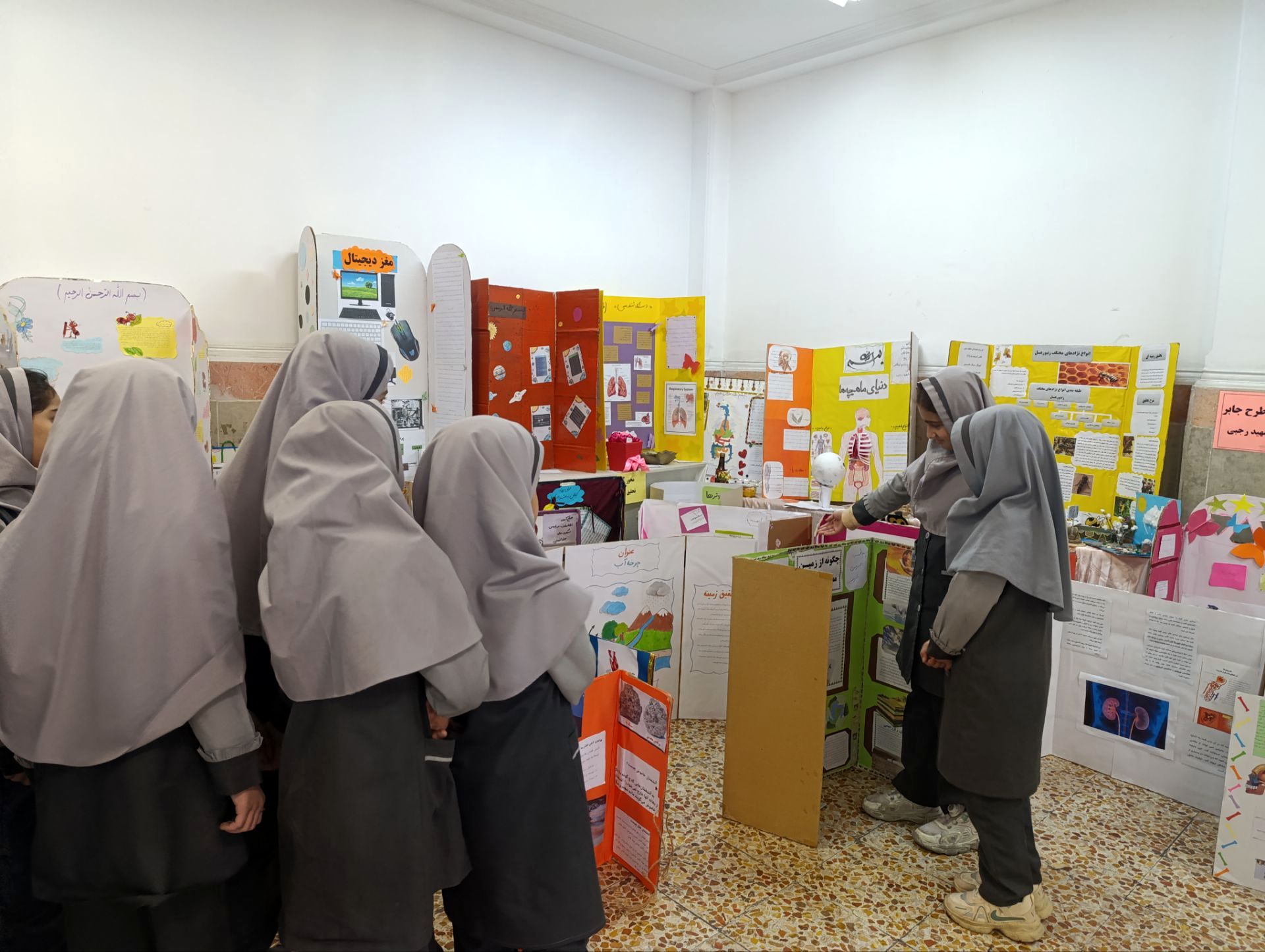 برپایی نمایشگاه‌های دانش آموزی دهه فجر در رباط‌کریم