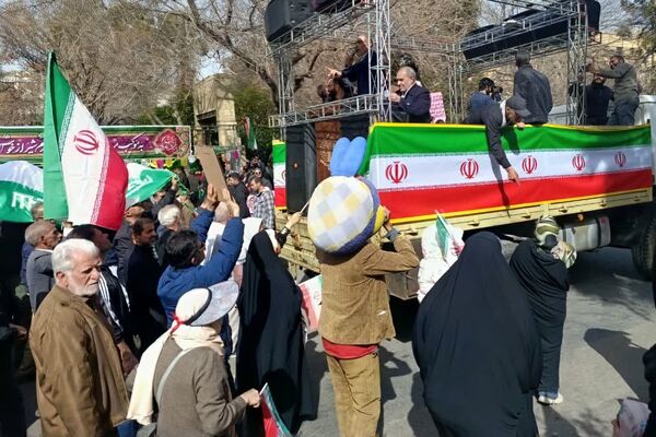 حضور با شکوه مردم، رسیدن به اوج بلندی و قدرت