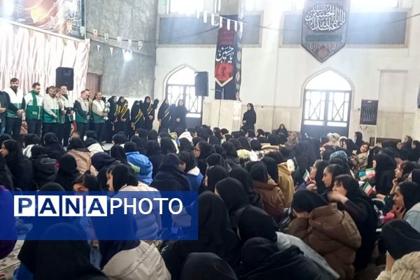 مدرسه شهید لطفی بهارستان‌دو میزبان جشن دهه فجر 