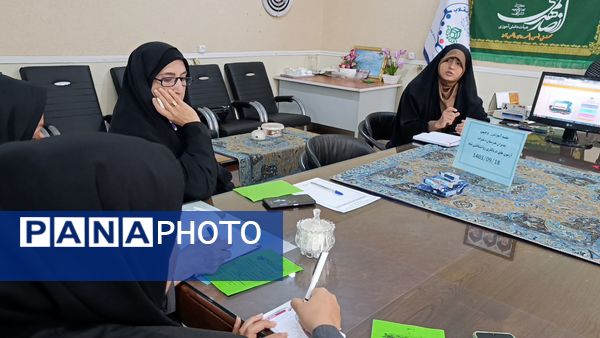 جلسه توجیهی مدیران هنرستان دخترانه با موضوع آزمون غربالگردی