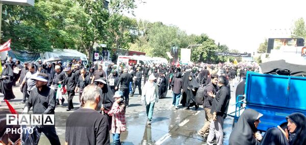 مصلای تهران با فریادِ باید برخاست لرزید