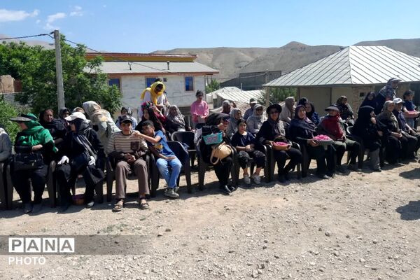مراسم گلابگیری در روستای طارس شهرستان فیروزکوه