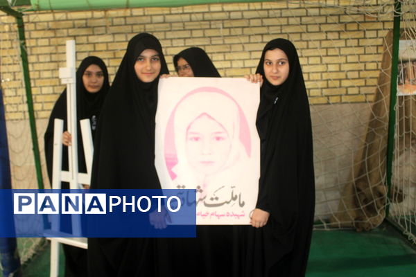 نواختن زنگ آغاز سال تحصیلی در دبیرستان شهیده سهام خیام  شاهد بوشهر