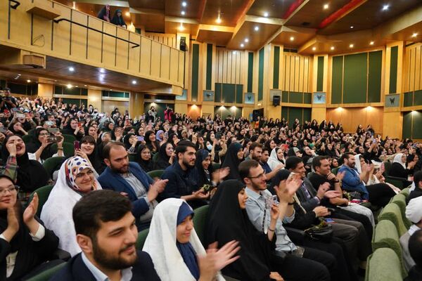 جشن بزرگ ازدواج دانشجویی در دانشگاه آزاد اسلامی واحد کرج