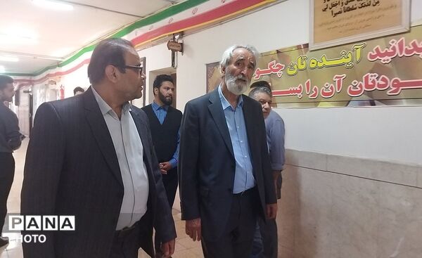 حضور  خیر مدرسه ساز نیشابوری در دبیرستان شاهد ابوذر غفاری