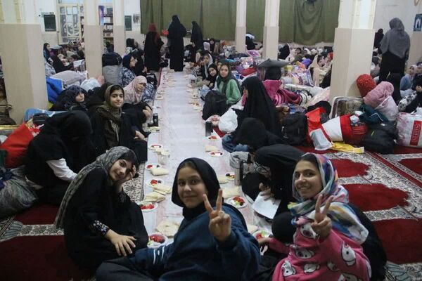 بازدید مسئولان آموزش‌ و پرورش از اعتکاف دختران در مسجد الزهرا(س) قیامدشت