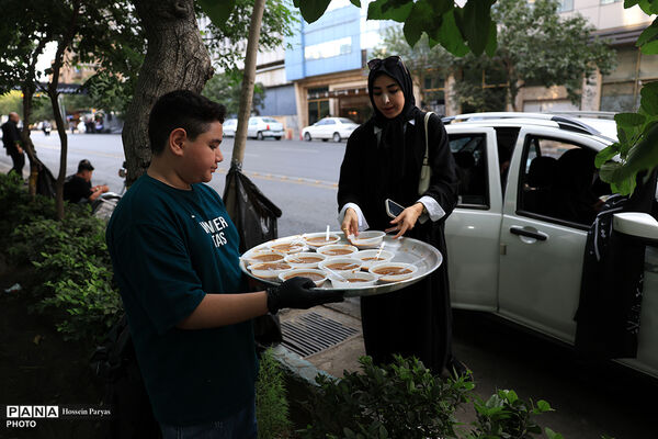 خدمات رسانی و پذیرایی موکب های وزارت آموزش و پرورش از تشییع کنندگان پیکر رهبر شهید انقلاب