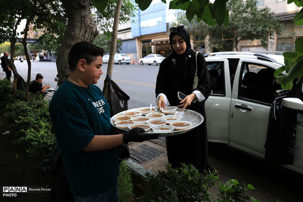 خدمات رسانی و پذیرایی موکب های وزارت آموزش و پرورش از تشییع کنندگان پیکر رهبر شهید انقلاب