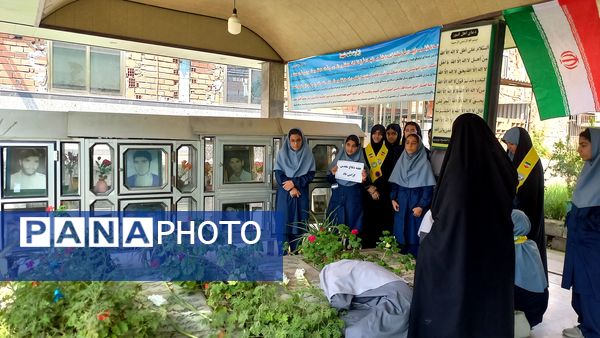 قدم‌های کوچک برخاک بزرگ