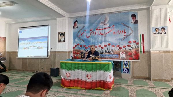 یادواره شهدای دانش‌آموز دبیرستان نمونه علامه امینی سی‌سخت
