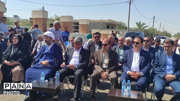 آیین بهره‌برداری همزمان از پروژه‌های شرکت توزیع برق ، بنیاد مسکن و شهرداری طبس