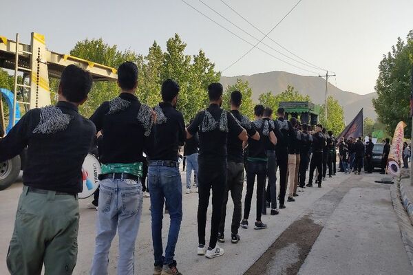 مراسم عزاداری و زنجیرزنی هیئات مذهبی شهر بار در روز تاسوعا حسینی 