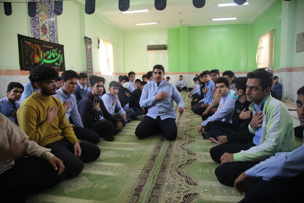 مراسم عزاداری ایام فاطمیه توسط دانش‌آموزان تنگستانی