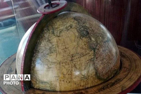 بازدید پرشور دختران دبیرستان قیام و بعثت‌۲ از بلندترین نماد پایتخت