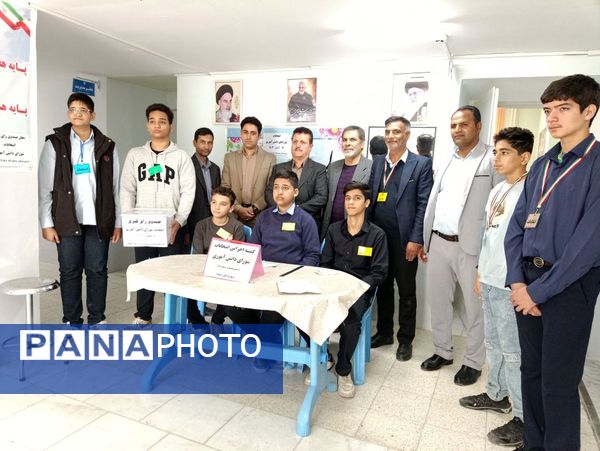  انتخابات شورای دانش‌آموزی در دبیرستان سما شهرستان کاشمر 