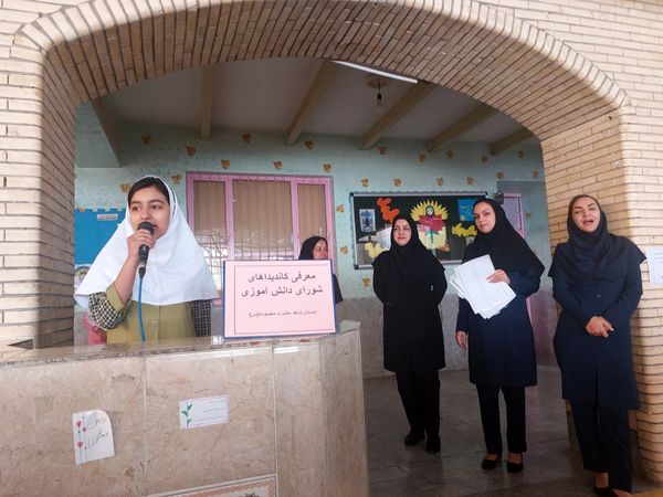 برگزاری انتخابات شورای دانش‌آموزی در مدرسه حضرت معصومه(س) حاجی‌آباد