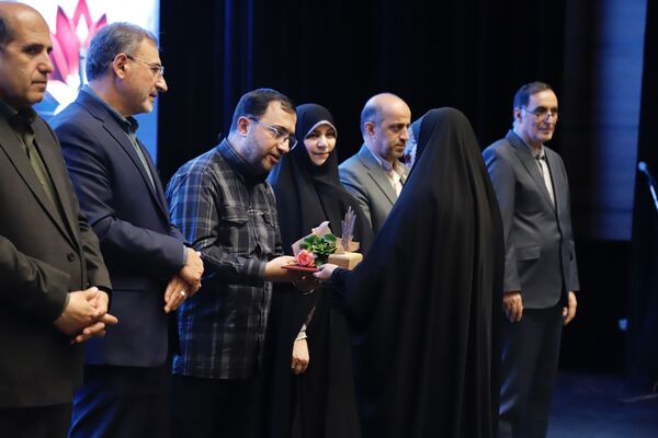 تجلیل از برگزیدگان ایثار با یاد شهدای شجره طیبه