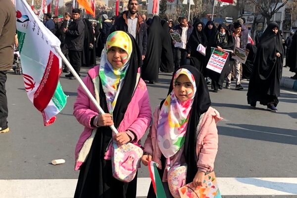 حضور اقشار مختلف شهرری در جشن پیروزی انقلاب 