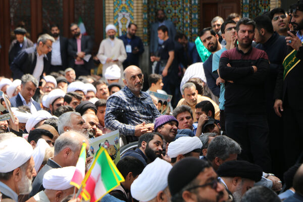حضور پرشور نوجوانان قمی در آیین استقبال از رئیس جمهوری 