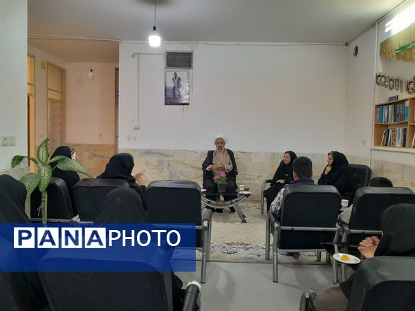 دیدار صمیمانه امام‌جمعه مروست با خبرنگاران پانا