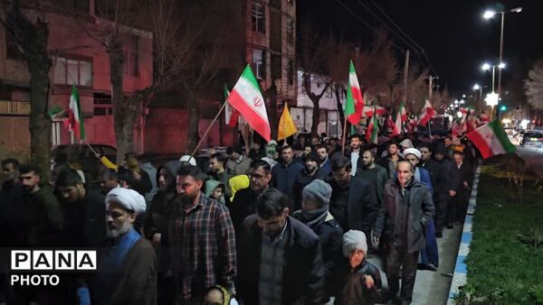 حضور حماسی فرزندان حاج قاسم در زیر باران؛ تجدید میثاق با آرمان‌ها