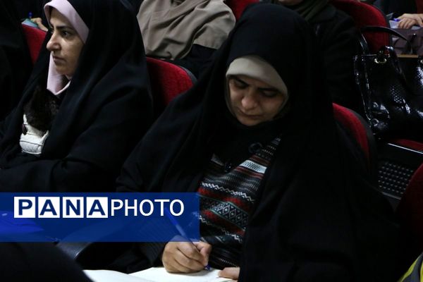 مسیر معلمی گامی در ارتقای مهارت‌های حرفه‌ای فرهنگیان ملارد