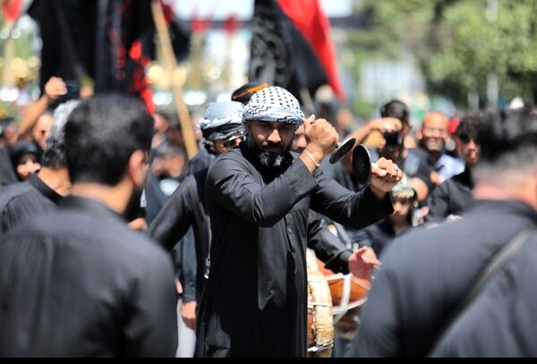 ظهر تاسوعا در جوار حرم مطهر رضوی