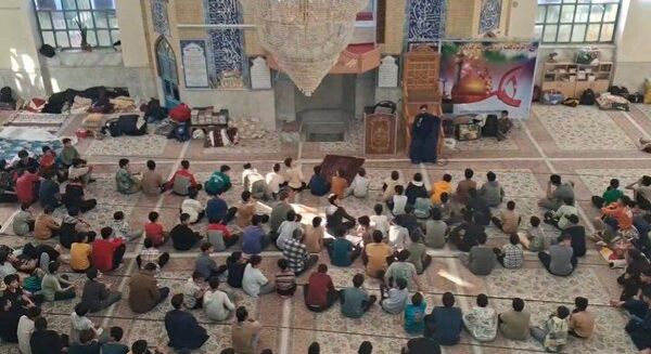 اعتکاف دانش آموزی در کاشمر