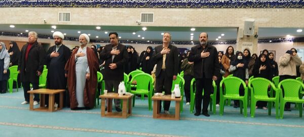 تقدیر از دانش‌آموزان برگزیده ناحیه چهار قم در جشنواره «فردا»