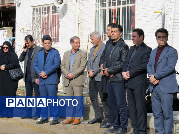 جشن انقلاب و کلنگ زنی زمین چمن دبیرستان شاهد امام حسین (ع)