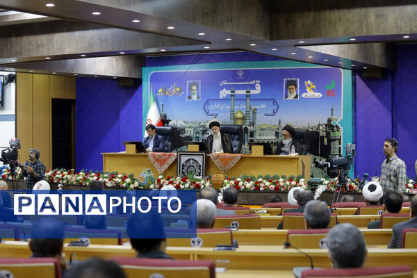 جلسه شورای اداری استان قم با حضور رئیس جمهوری